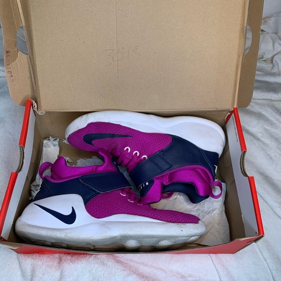 Nike Kwazi (GS) - Picture 1 of 8